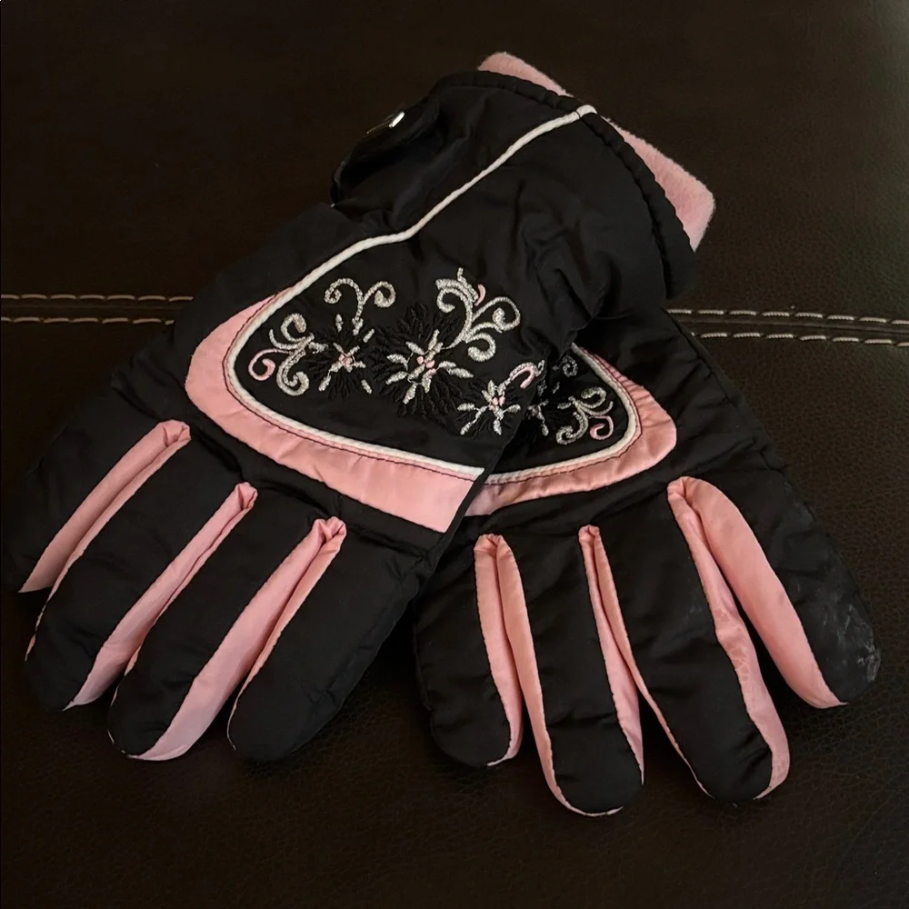 ZeroXposur Girls' Black and Pink Gloves size M/L
